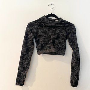 Gymshark Adapt Long Sleeve Crop Top Black Camo Small